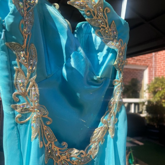 La Femme Turquoise and Gold Greek Goddess Prom Dress 💫🧚 - Picture 7 of 9